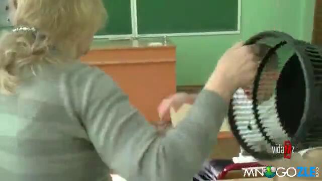 руски ученици се ебават с учителка