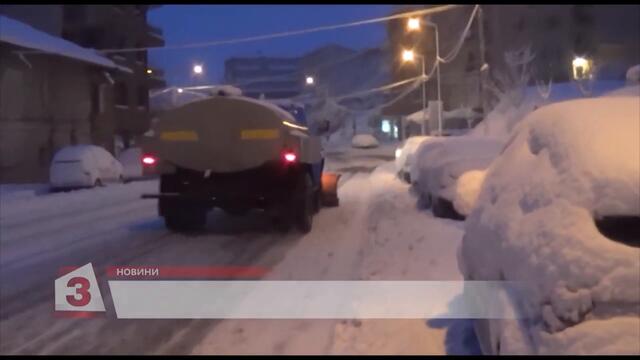 Вижте какъв сдняг има в София! 176 снегорина почистиха столицата днес 02.04.2020
