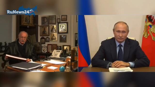 Руският президент Владимир Путин вдигна чаши с шампанско с режисьора Никита Михалков (ВИДЕО)