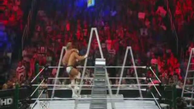 Money In The Bank 2012 - Dolph Ziggler прави Zig Zag на Cody Rhodes от стълбата