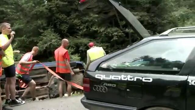 Audi 200 помага на Dacia Logan !