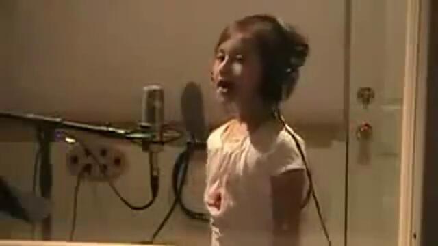 Amazing Grace - 7 г. момиче пее изумително