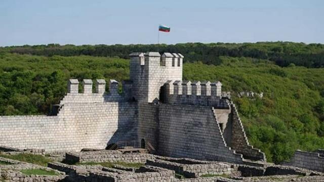 Шуменската крепост и Паметникът 1300 години Българска държава