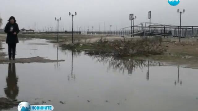 Силни Дъждове в България - Река Дунав заля парка в Лом днес / 07.04.2013
