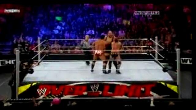 WWE - Грамадата и Кейн разбиват См Пънк и Мейсън Раян и си запазват титлите