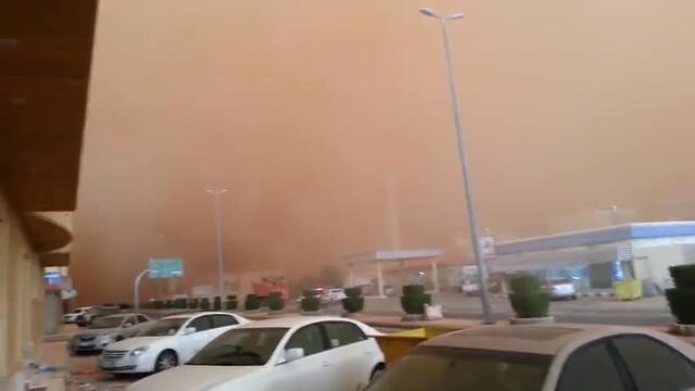 Пясъчна буря в Сахара - Сироко прави пълен мрак