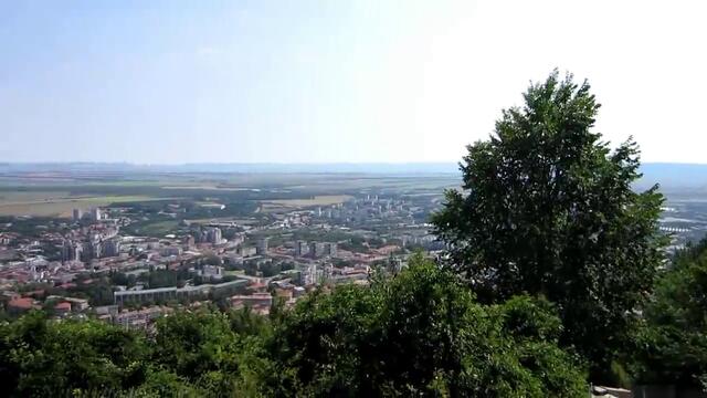 Гледка към град Шумен от паметника 1300 години България