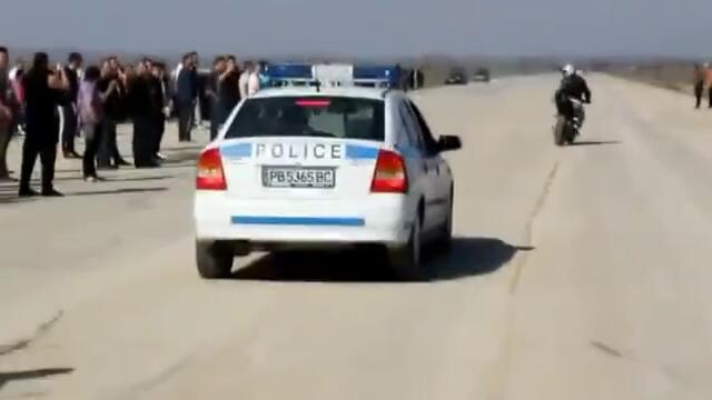 Луд се ебава с полицията