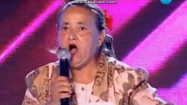 63 годишна жена пее Сен Тропе на Азис