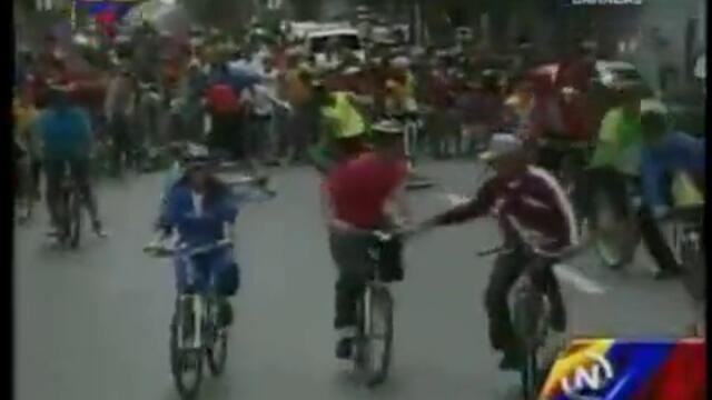 Президентът на Венецуела се преби като куче с велосипед (ВИДЕО)