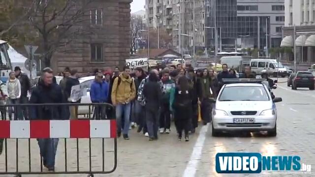 Студентите в ролята на примерни пешеходци изнервиха полицията