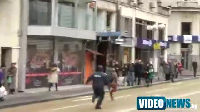 Протестите в столицата! Студент скъса полицай на 20 метра спринт !