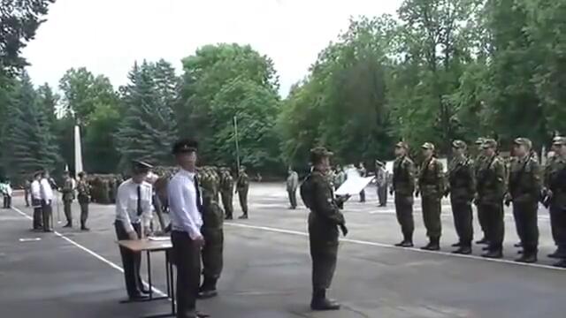 Неочаквана изненада по време на военна церемония