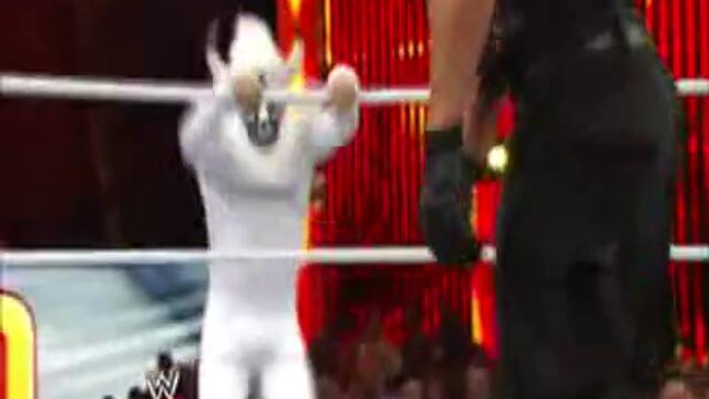 El Torito в Royal Rumble 2014 мача и елиминира Fandango ( смях ) - Wwe Royal Rumble 2014 vs