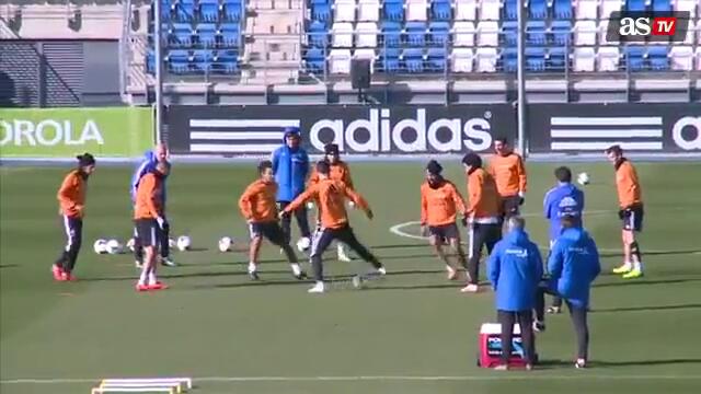 Роналдо и Касияс показват техника на тренировка