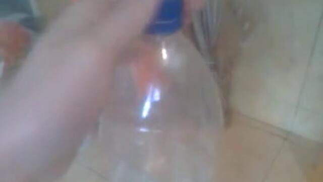 Как да напълним чаша с вода
