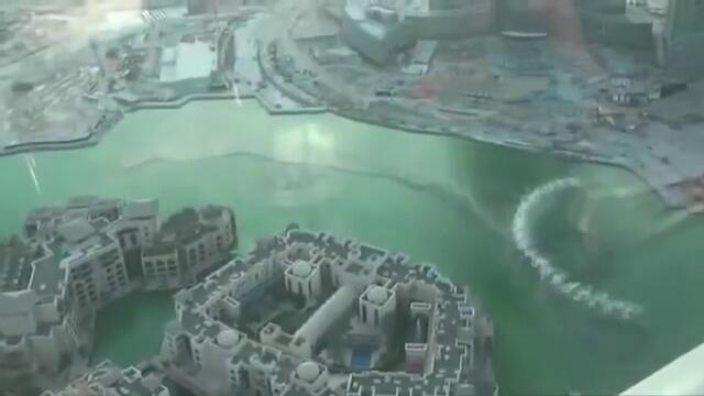 Водно шоу на най - големия фонтан в света ( Дубай )