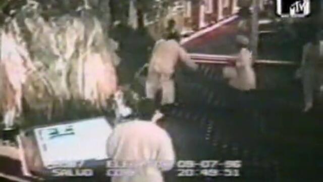 2pac - Scuffle at MGM night 2pac was shot 1996 (mtv clip)