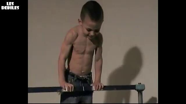 6 годишно дете феномен с yникално тяло