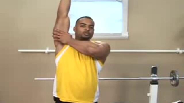 Бодибилдинг упражнения - Сгъване на дъмбел от стоеж за трицепс