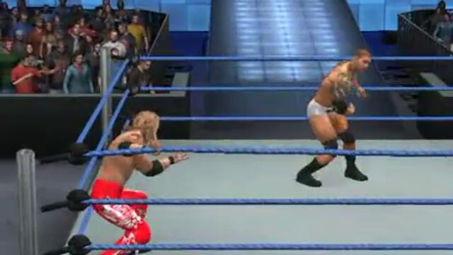 WWE 2011 - Острието се опитва да направи копие , но Батиста му прави бомба !