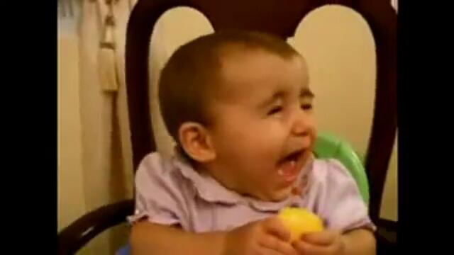Бебета хапват лимони :D