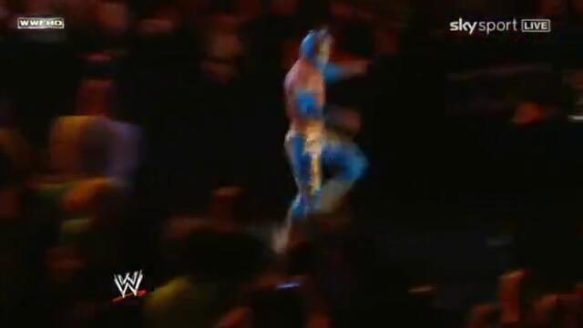 WWE Monday Night Raw 11.04.2011 Sin Cara vs Primo Full Match Incredible Finisher! HQ!
