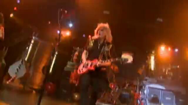 Twisted Sister - I Saw Mommy Kissing Santa Claus