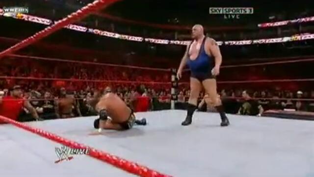 Triple H vs. Big Show No Disqualification