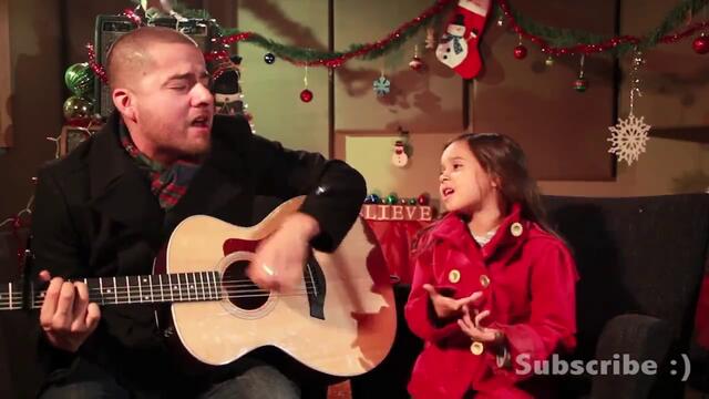 Баща и дъщеря пеят прекрасно Feliz Navidad