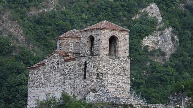 4K video Асенова крепост църквата „Света Богородица Петричка“ 03.05.19г.