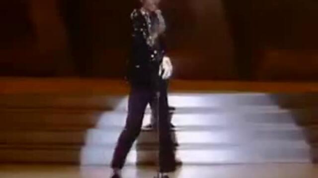 Майкъл Джексън за пръв път прави лунната походка на сцена