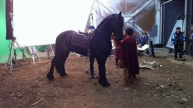 Снимки зад кадър -  Андреа разпъната на кръст в  Лоша  Очаквайте скоро !