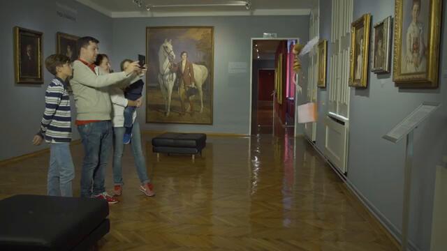 Нови иновации с добавена реалност в мобилният ни телефон! Video Invitation Feel The Art in The Gallery with AR app