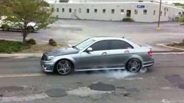 Tuned Mercedes C63 AMG Brutal Burnout