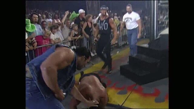 WCW: nWo прекъсва мейн ивента и пребива всички, Нитро (1996)