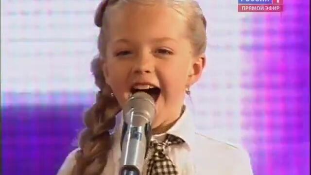 Осем годишно момиченце пее невероятно