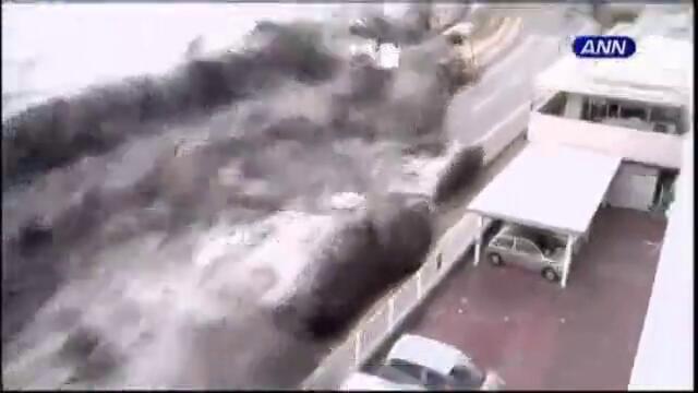 Цунами в Японската част близо до морето при прилива
