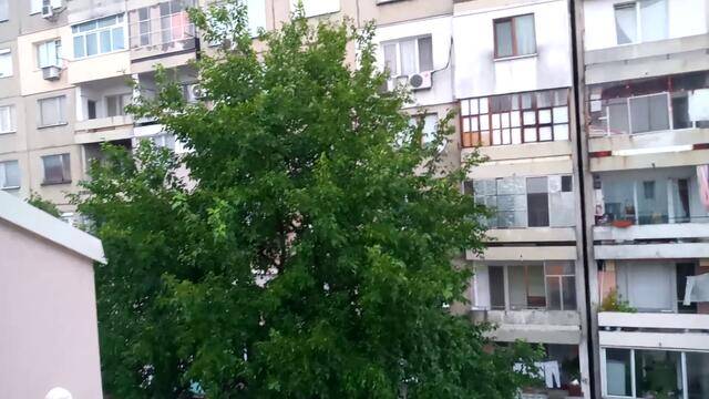 Днес пороен дъжд се изсипа над Пловдив ...Навън още гърми и небето е с черни облаци!!!