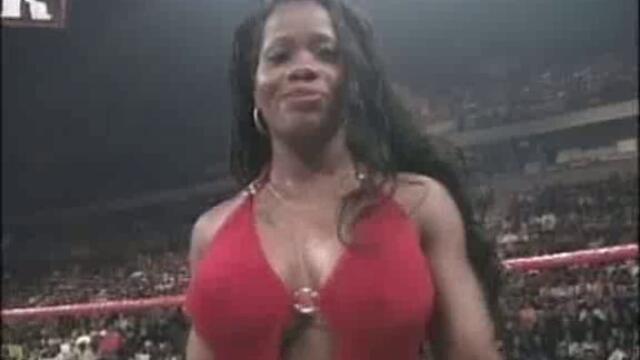 WWF: Сейбъл срещу Жаклин (Бикини конкурс)