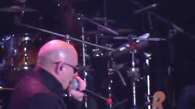 Pitbull - Move Shake Drop (VEVO LIVE! Carnival 2012  Salvador, Brazil)