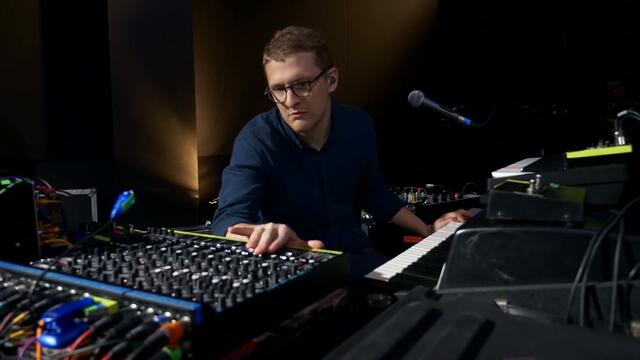Floating Points - Full Performance (Live on KEXP)