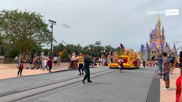 Mickey Mouse & Friends - Happy Halloween Cavalcade  | Magic Kingdom Park