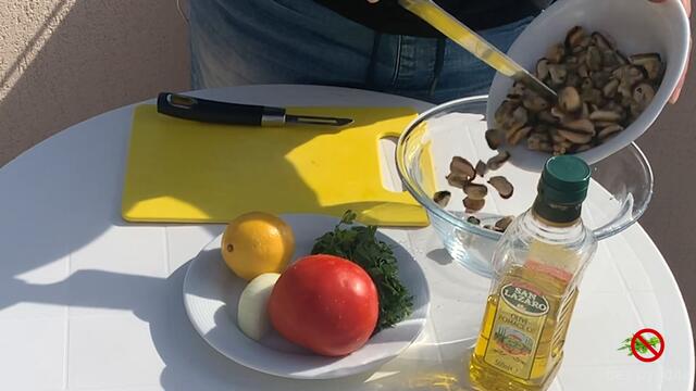 Миди 🦪  - лесна и много вкусна салата за ледено узо!