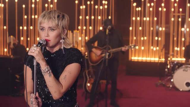 Miley Cyrus - Midnight Sky in the Live Lounge