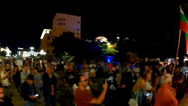 Проф. Велислав Минеков на протест #ден72 с искане на #оставка на #борисов и #гешев... гр. София ...