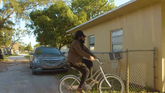 Squash - Bandulu (Official Video)