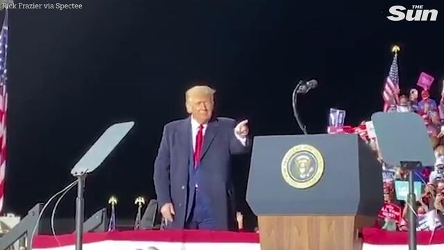 President Trump dances to YMCA at Ohio rally
