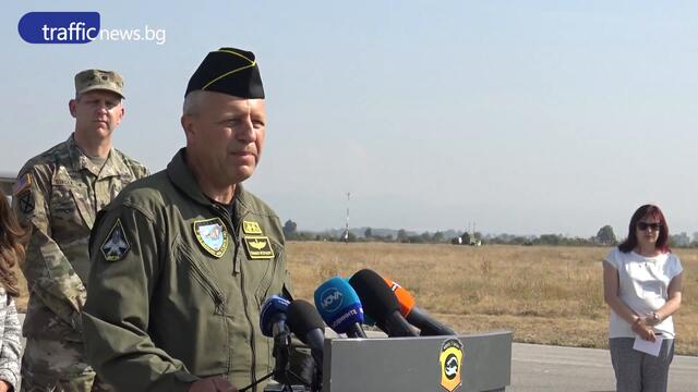 Румен Радев и Херо Мустафа пристигнаха в авиобаза Граф Игнатиево