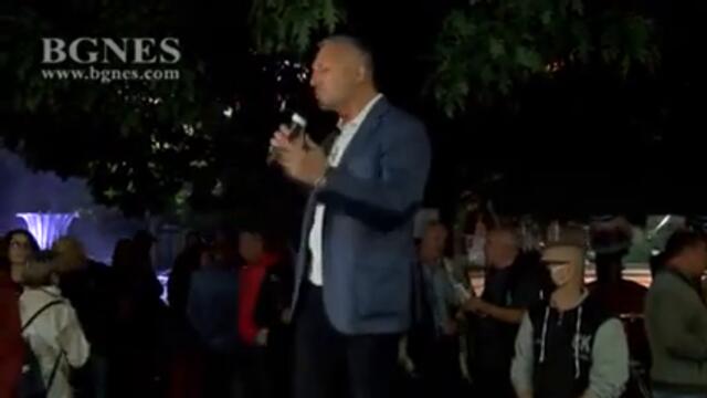 Бяла и жълта боя, и яйца полетяха към сградата на ДПС